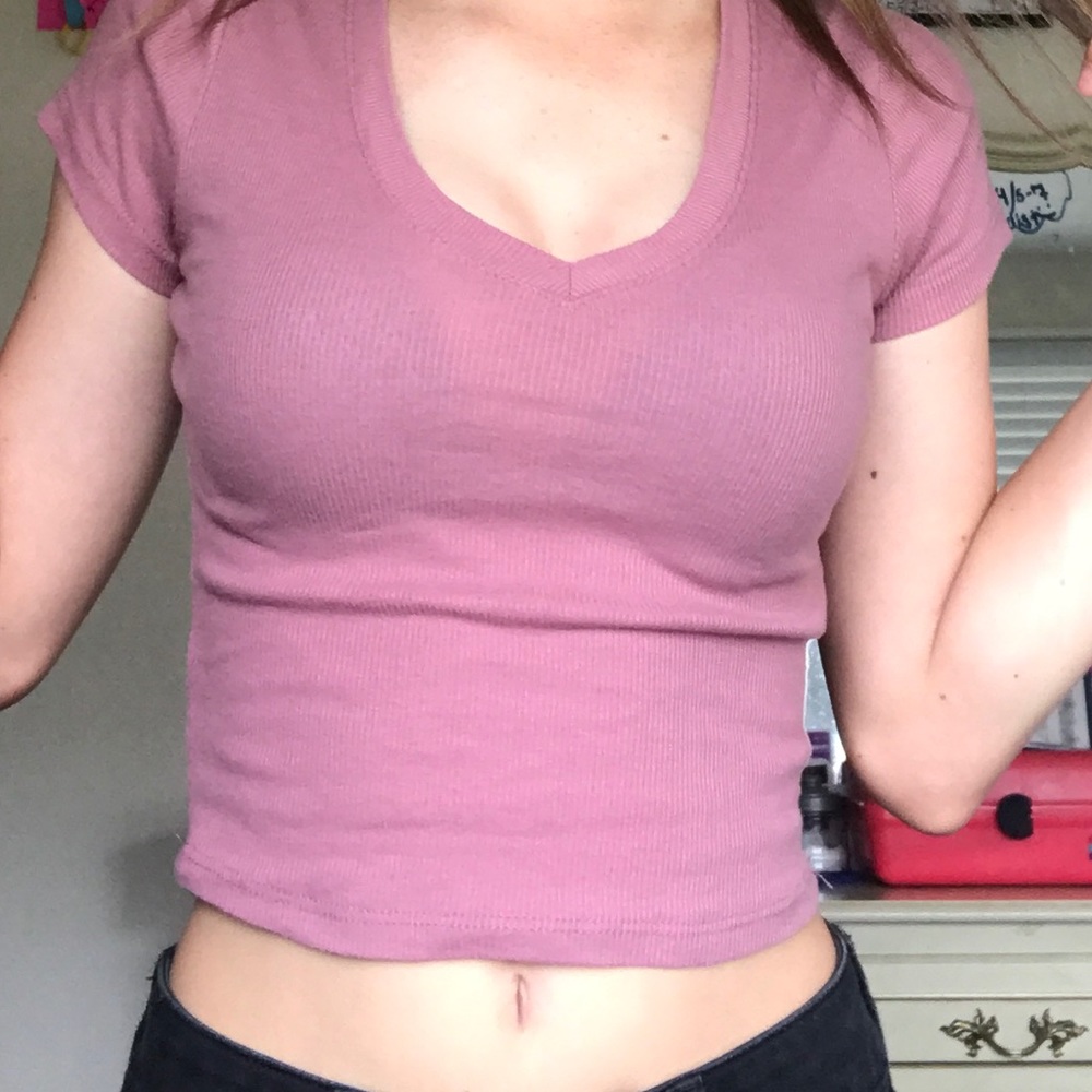 pink crop top v neck